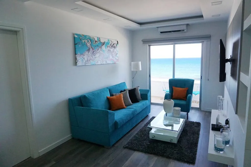 דירות לרנקה Lazuli Sea View Beachfront Ap 43