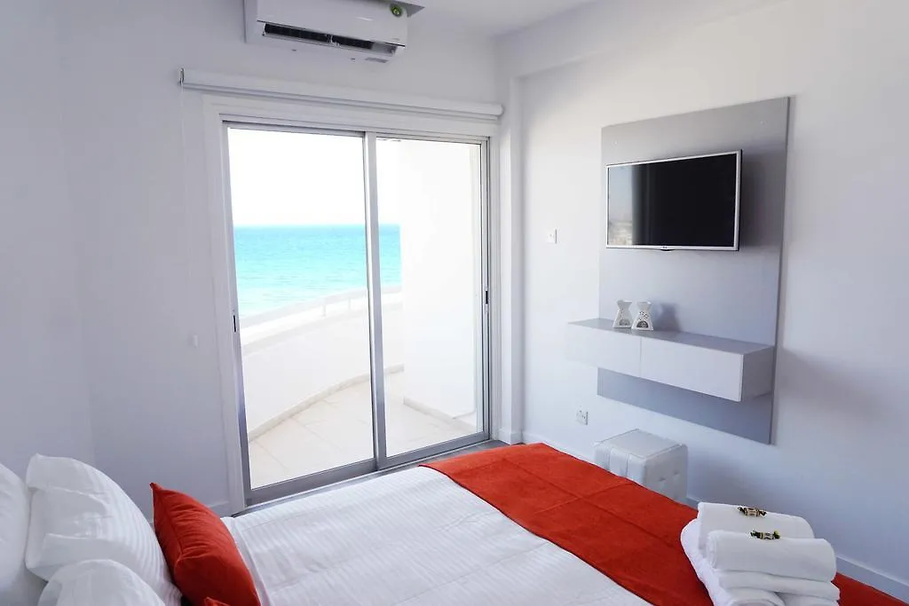 דירות לרנקה Lazuli Sea View Beachfront Ap 43 0*,  קפריסין